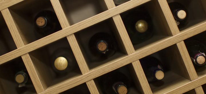 Como guardar vinho em casa: 5 dicas para conservar a bebida