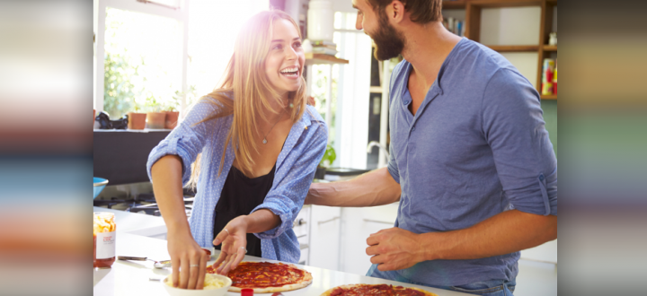 Conheça a história e os segredos da pizza italiana, bem como uma receita tradicional que é de dar água na boca!