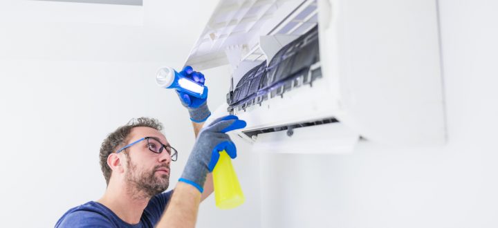 Ainda que haja serviços profissionais para limpeza de ar-condicionado, o próprio usuário pode – e deve – manter o filtro do equipamento em dia