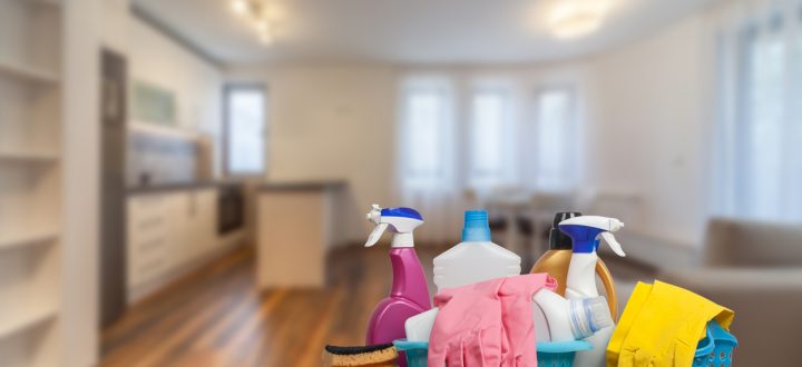 Descubra como implementar uma rotina de limpeza doméstica rápida e eficiente para manter seus ambientes sempre aconchegantes e organizados