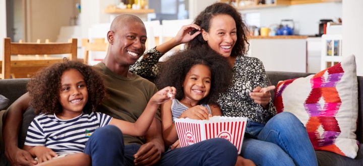 Aproveite o seu feriado para assistir filmes e séries que estão escondidos no streaming! Confira nossas dicas e divirta-se